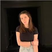 Soy española pero he vivido casi toda mi vida en Francia. Tengo 19 años y tengo experiencia en el cuidado de niños y en dar clases de español a niños franceses. Soy una chica muy amable, responsable y atenta
